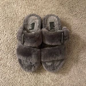 Fuzzy ugg slippers